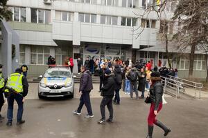 Людей не пропускали в здание, где находится бомбоубежище, даже во время воздушной тревоги, заявил нардеп Алексей Гончаренко