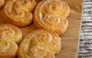 Печенье выпекается 30 минут при температуре 170 °С