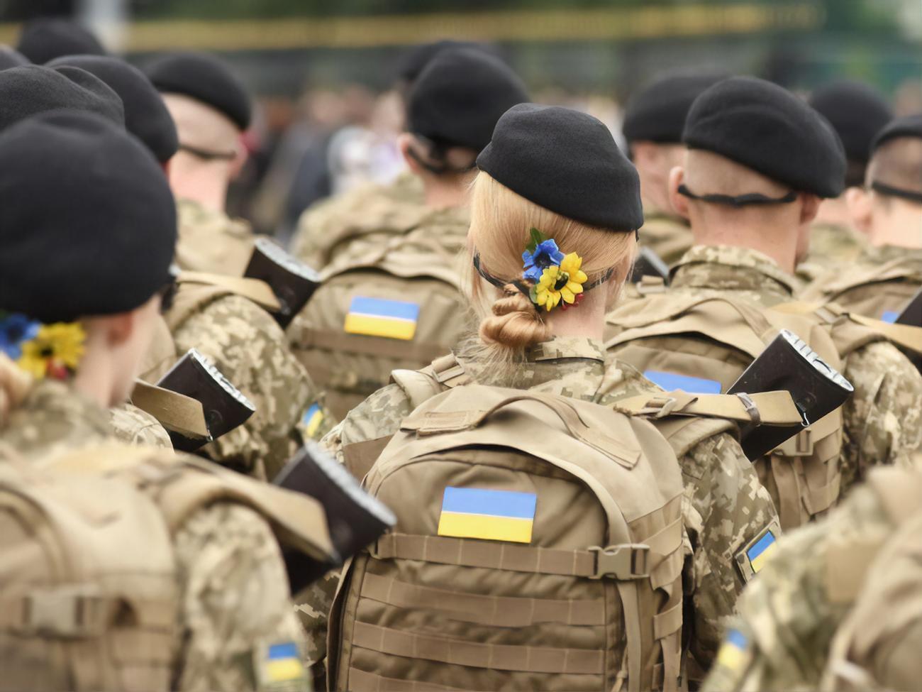 Серед добровольців багато жінок