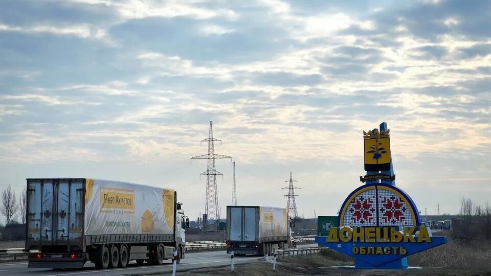 Фонд Рината Ахметова передал более полумиллиона продуктовых наборов для жителей 22 областей Украины