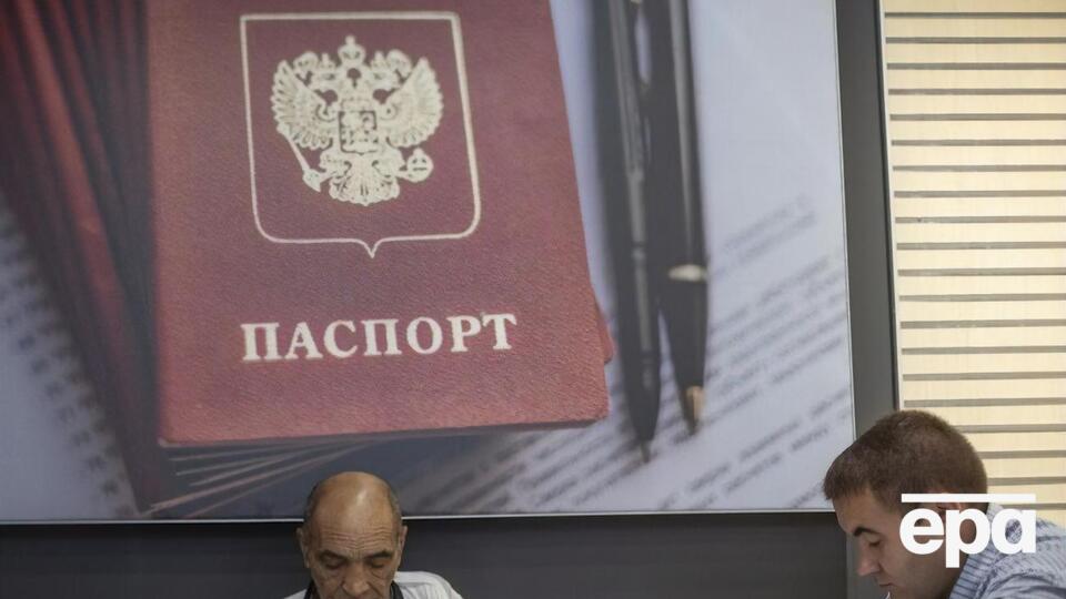 Украинцам с оккупированной территории россияне выдают свои паспорта по упрощенной процедуре