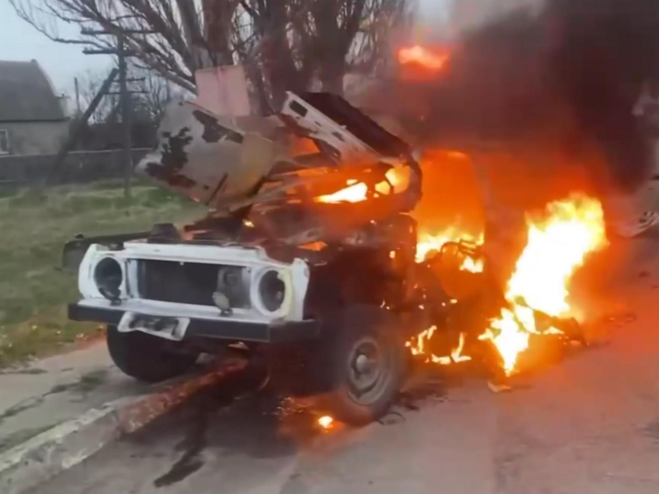 Неподалеку от Олешек взорвалась "Нива", в которой ехала семья "командира взвода ППС"