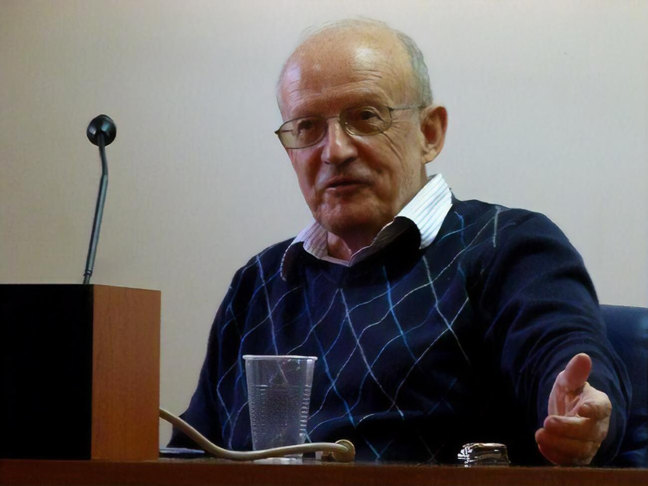 На думку Піонтковського, Путін транслює Заходу: "Дайте мені хоч якийсь шматочок української території, щоб я міг його продати своєму піплу, якщо не як перемогу, то як почесну нічию"