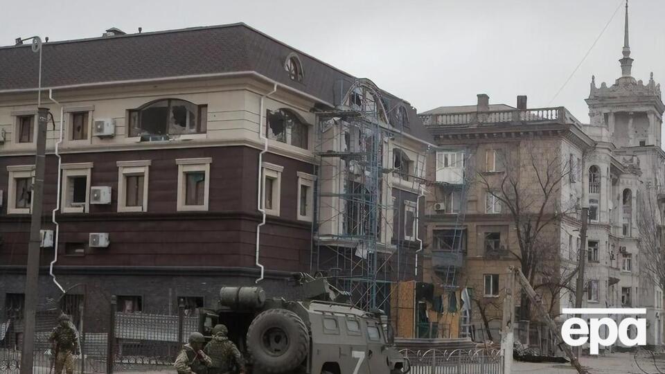 Через центр Маріуполя знову почали перекидати живу силу російських військ, повідомляє Андрющенко