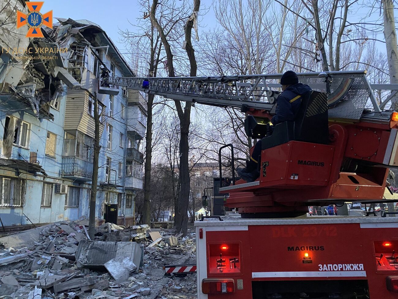 З дому евакуювали 20 людей, із них трьох госпіталізували з травмами