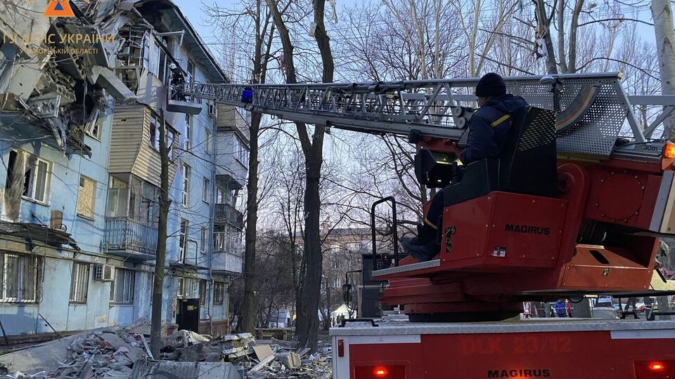 З дому евакуювали 20 людей, із них трьох госпіталізували з травмами