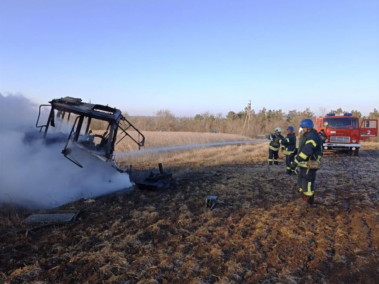 На месте взрыва возник пожар
