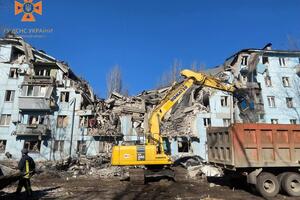 Ночной ракетный удар по Запорожью. Разрушен подъезд жилого дома, есть жертвы. Фоторепортаж