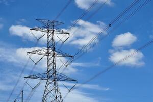 Украинское производство и незначительный импорт сейчас дают достаточно электроэнергии, чтобы покрыть потребление, говорят в "Укрэнерго"