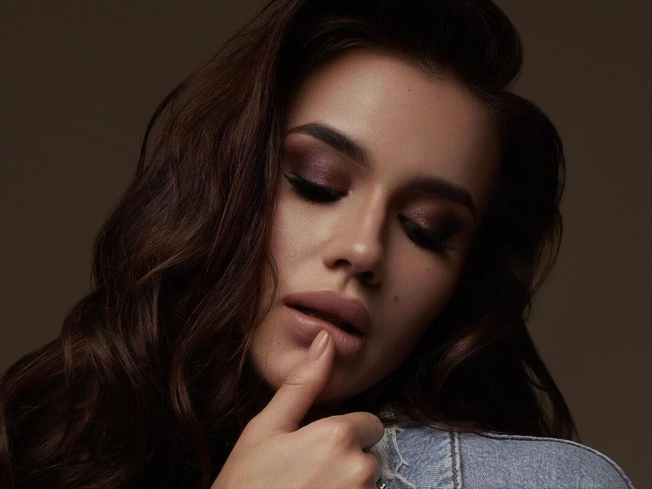 Лозовицька засвітила форми в новому фотосеті