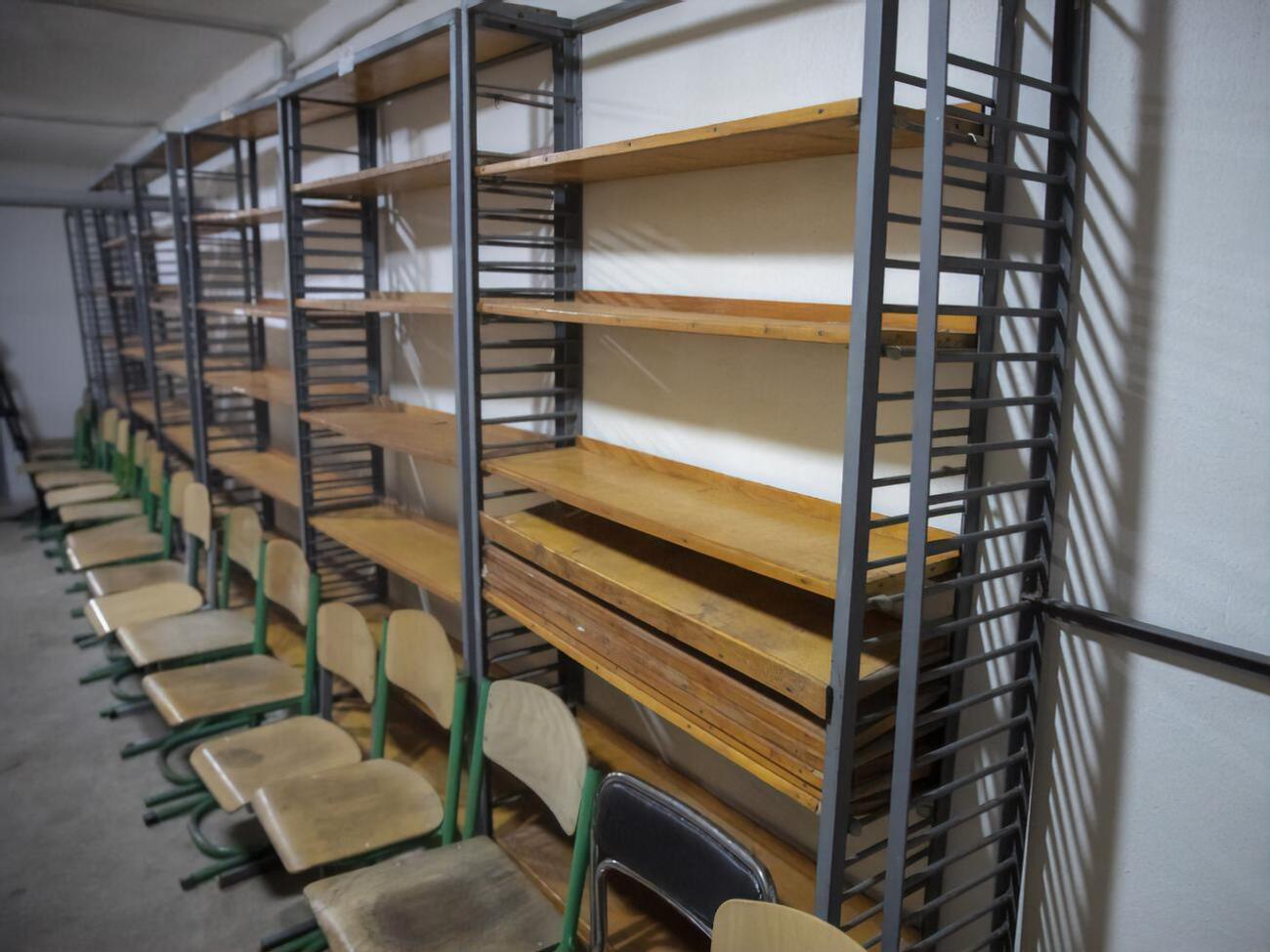 Киевские чиновники закупили мебель для укрытий в учебные заведения на 3,7 млн грн