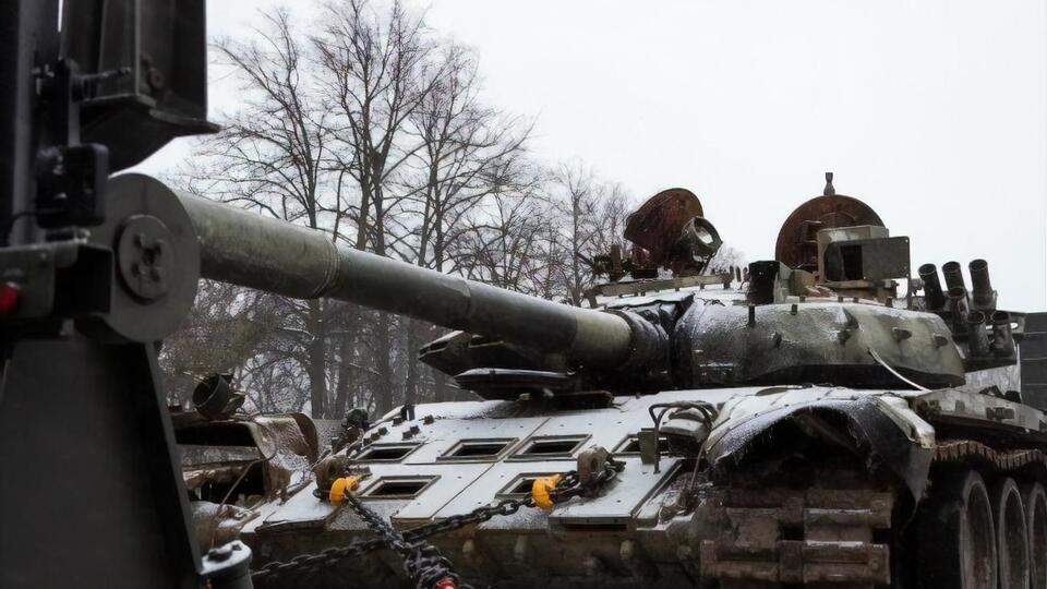 Разбитый российский Т-72 выставили на площади в центре Таллинна