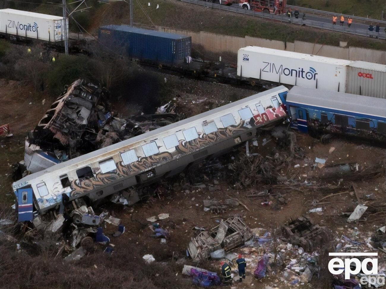 На месте катастрофы продолжается спасательная операция