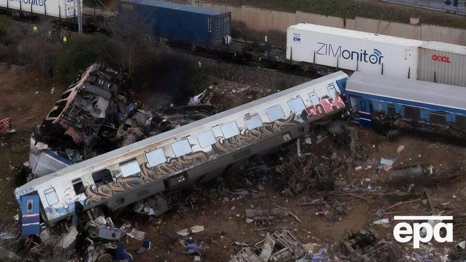 На месте катастрофы продолжается спасательная операция