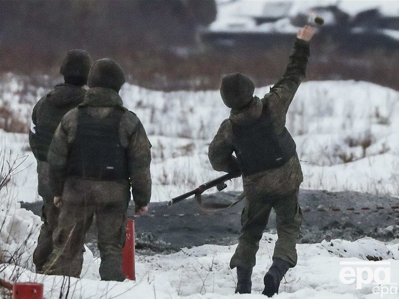 После начала "частичной" мобилизации в РФ в сентябре прошлого года мужчинам, получившим повестку, разрешили жениться в ускоренном порядке, отметили СМИ