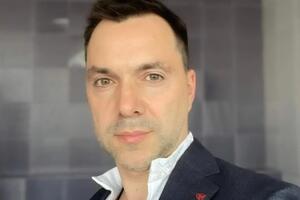 Арестович: Китай сідає за стіл переговорів, щоб ділити шкуру майже вбитого ведмедя. Це дуже несприятлива ознака для Росії