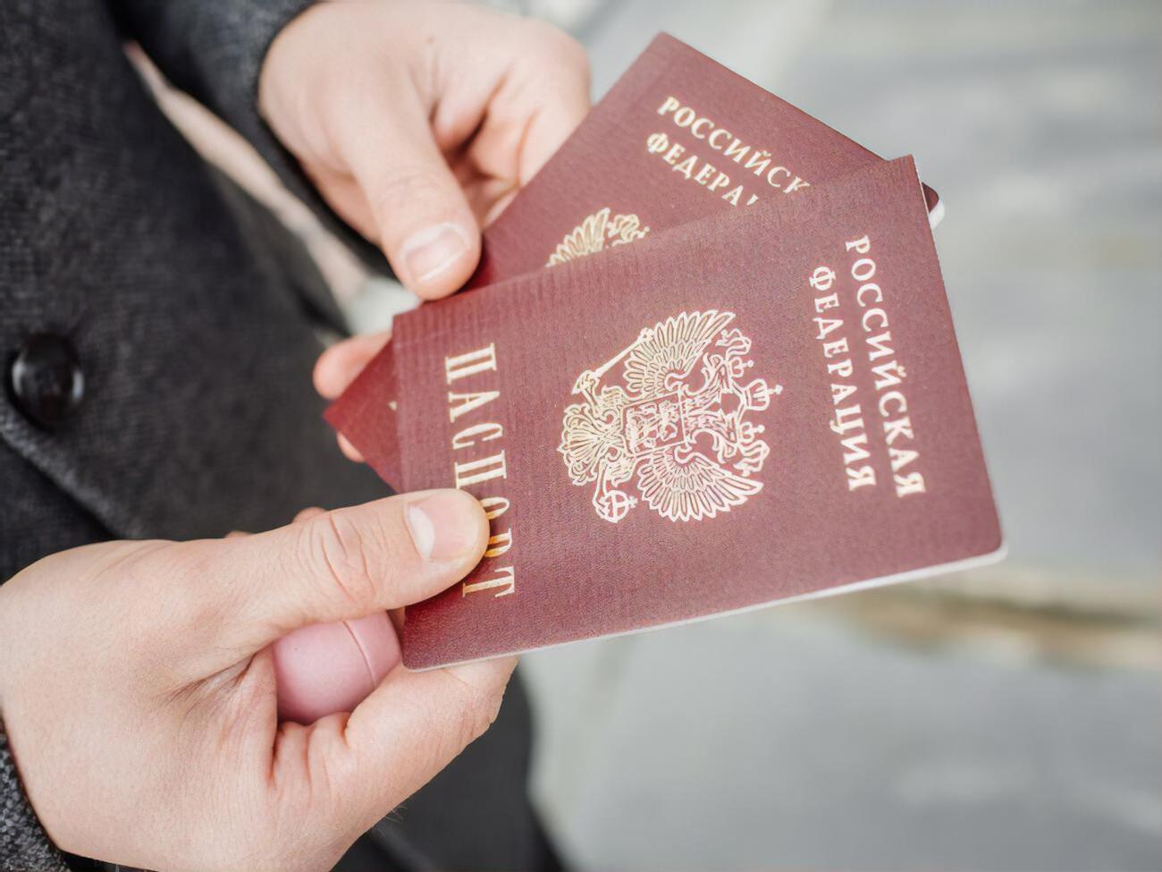 Окупанти на блокпостах погрожують арештом жителям, які не мають російського паспорта, повідомляє Генштаб