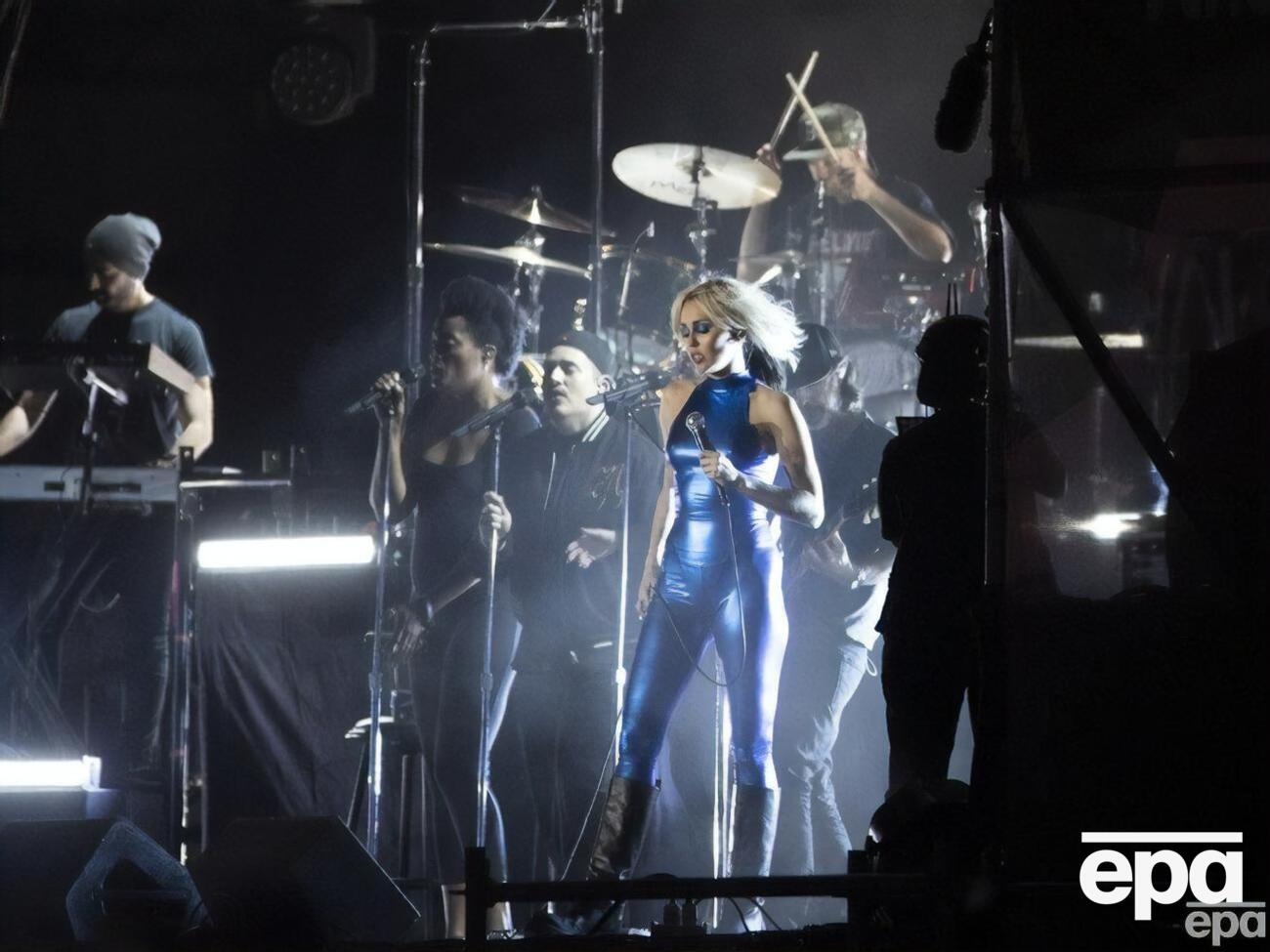 Кліп на пісню Сайрус Flowers за два з половиною місяці зібрав майже 317 млн переглядів