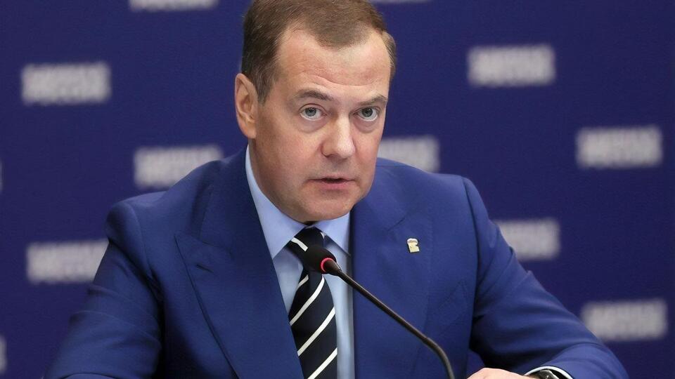 Медведєв вважає, що рішення МКС про арешт Путіна нібито руйнує систему міжнародного права