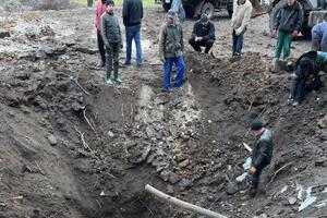 Последствия удара убирают коммунальные службы