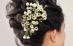 Белые цветы помогают создать романтический образ