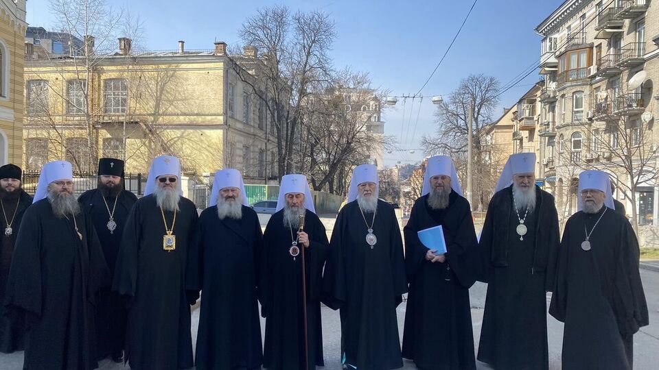 Члены Синода УПЦ МП пришли на Банковую