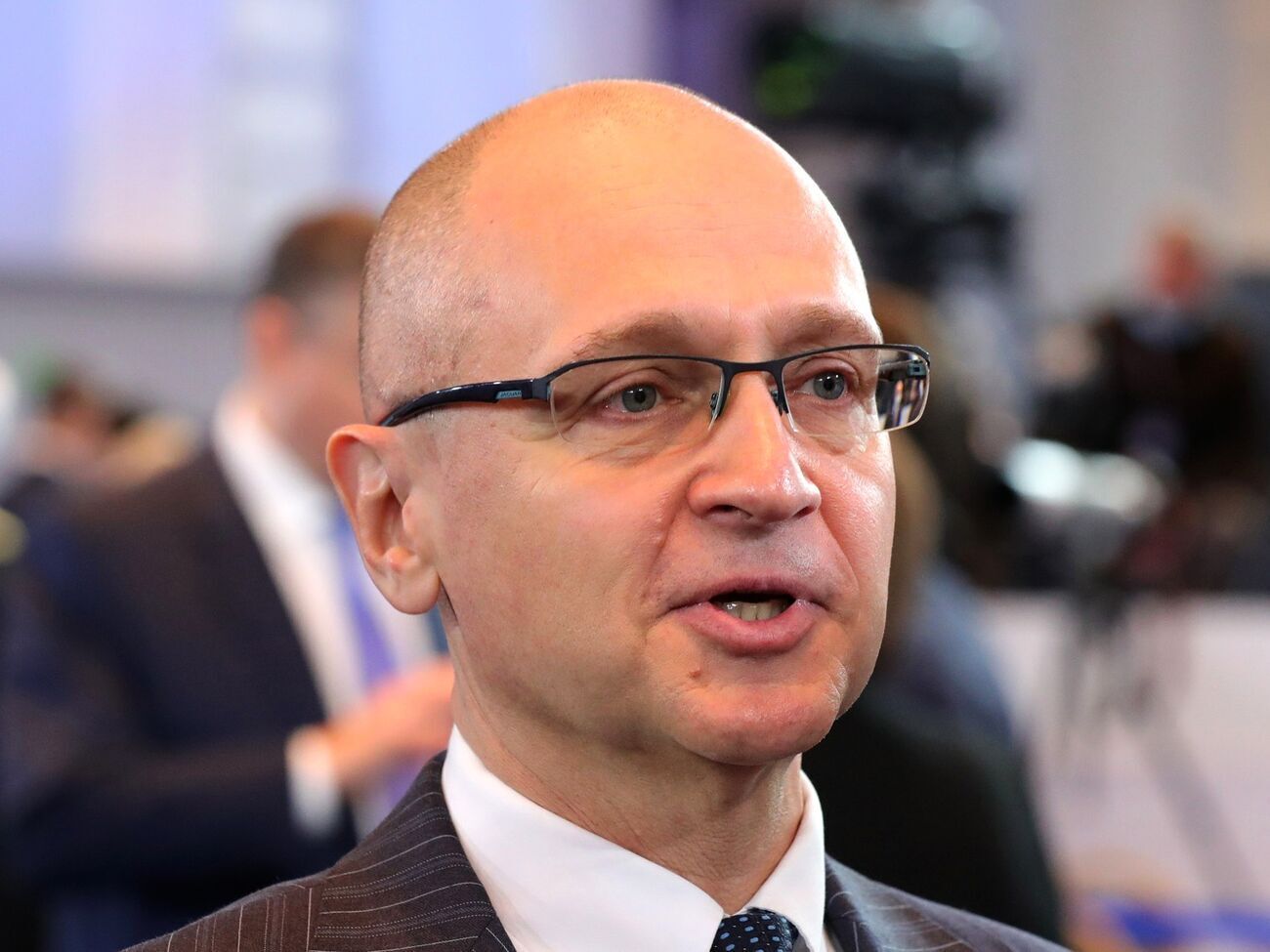 Кириенко приказал всем своим подчиненным в администрации президента РФ перейти с iPhone на другие смартфоны