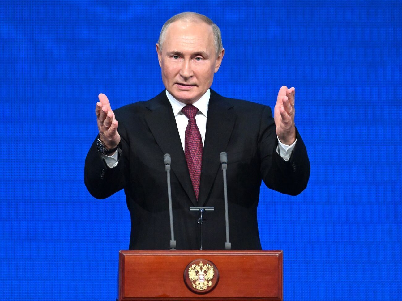 В России считают "незаконным" решение МУС об ордере на арест Путина