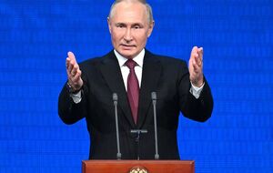 В России считают "незаконным" решение МУС об ордере на арест Путина