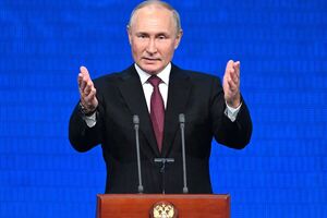 В России считают "незаконным" решение МУС об ордере на арест Путина