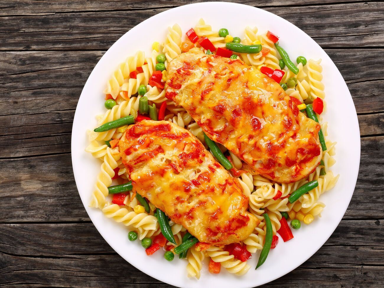 Куриные шницели обжариваем&nbsp;на сковороде с двух сторон до золотистой корочки