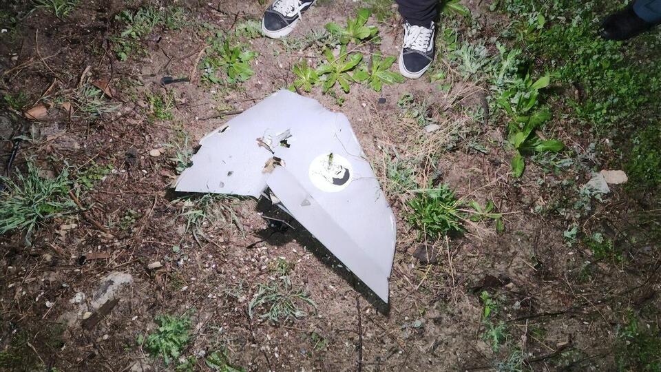 На обломках видны изображения мемов-троллей