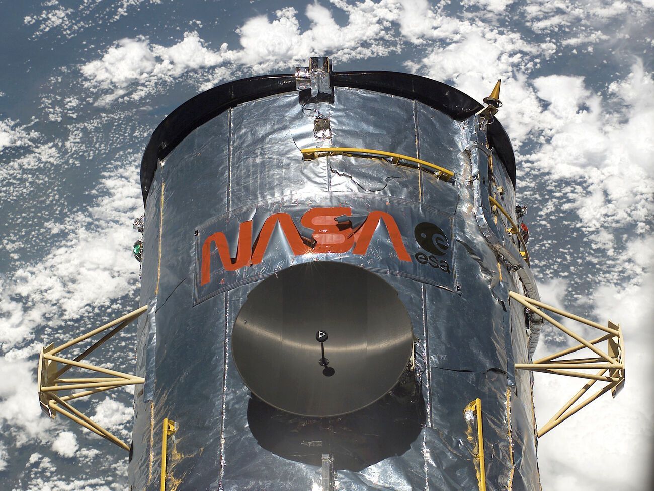 Hubble на орбіті з 1990 року