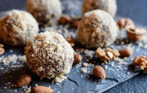 Готові тістечка потрібно залишити в холодильнику на дві-три години