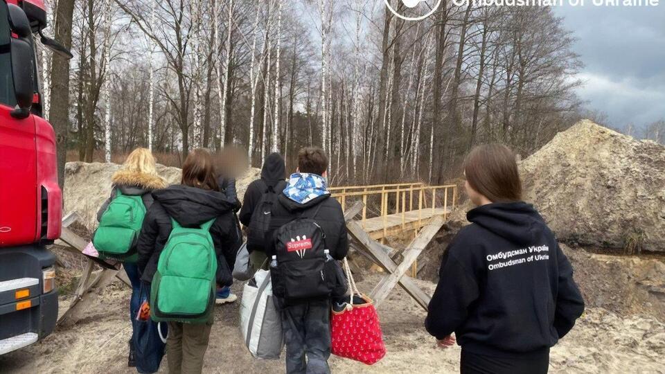 Україна повернула з окупованих територій 15 дітей