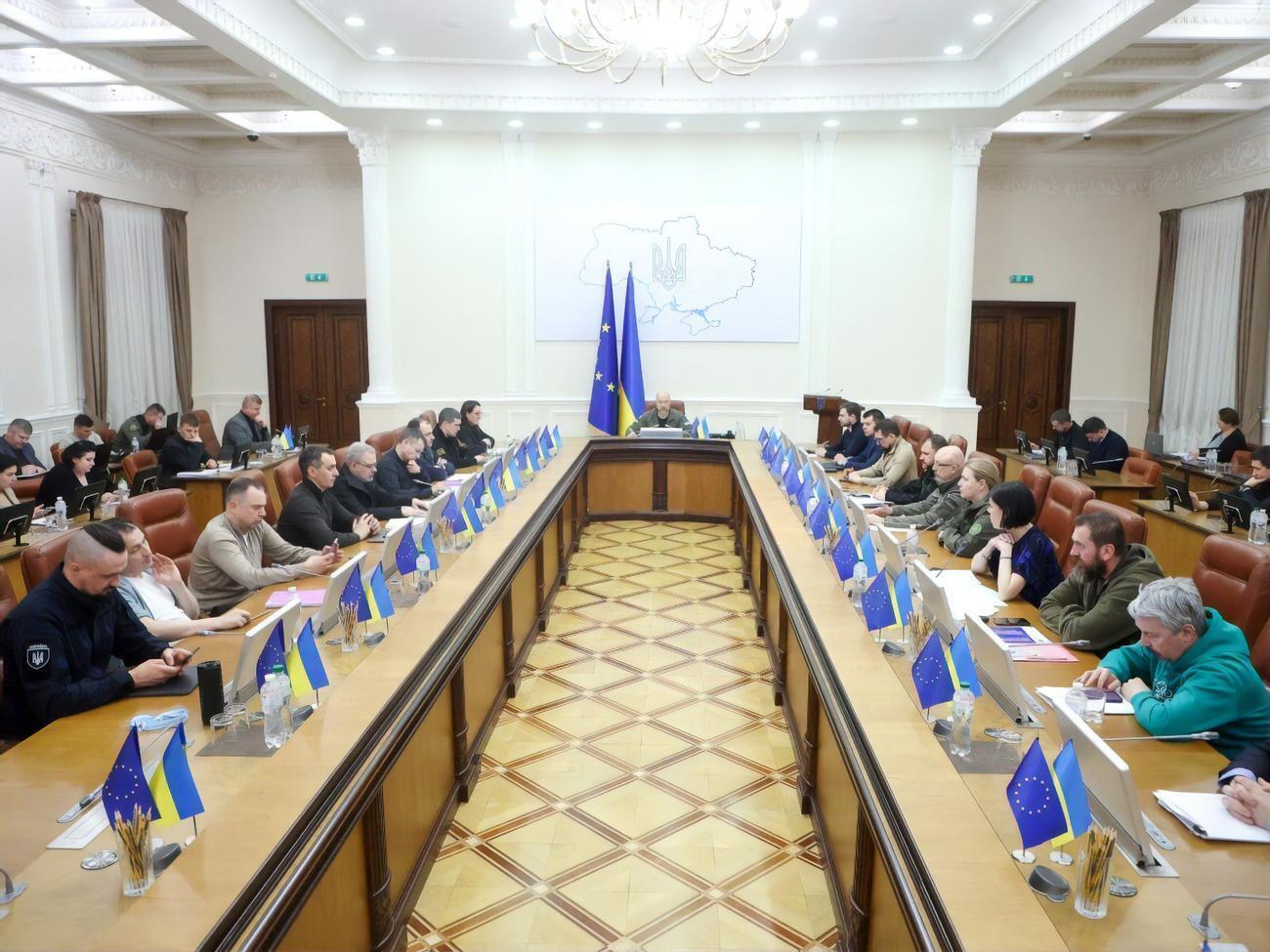 Украина стремится построить "один из мощнейших оборонно-промышленных комплексов в мире", отметил на заседании Кабмина Шмыгаль