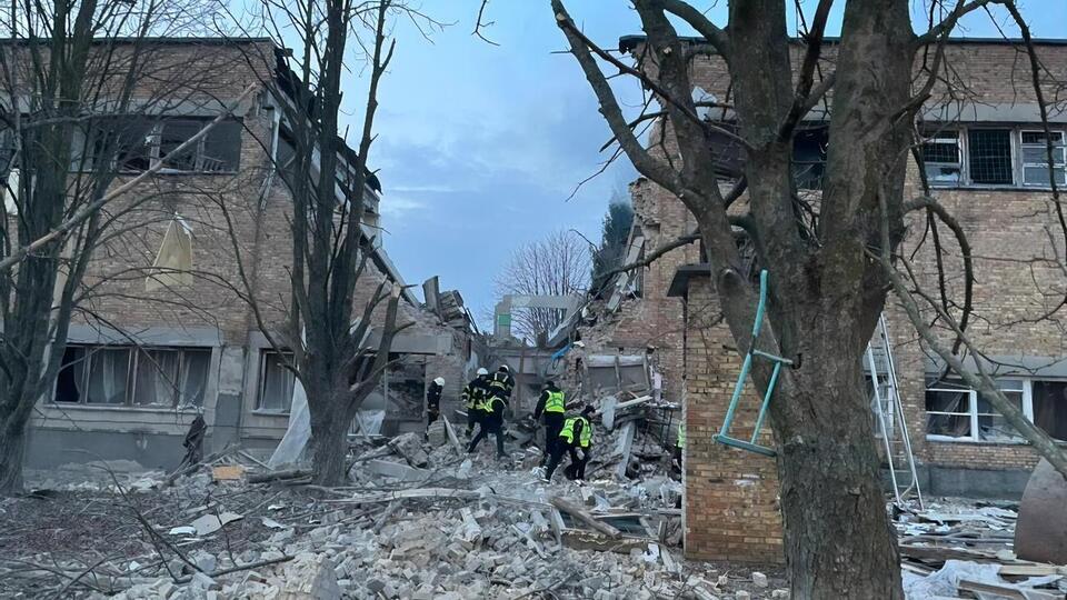 Прокуратура расследует удар по гражданскому объекту в Киевской области и гибель людей