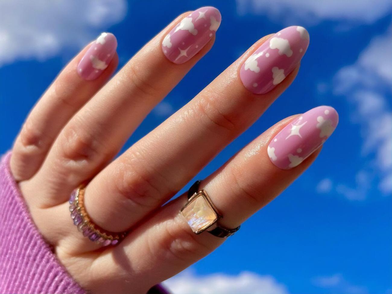 Одним из законодателей облачного тренда в маникюре считается американец Бачик