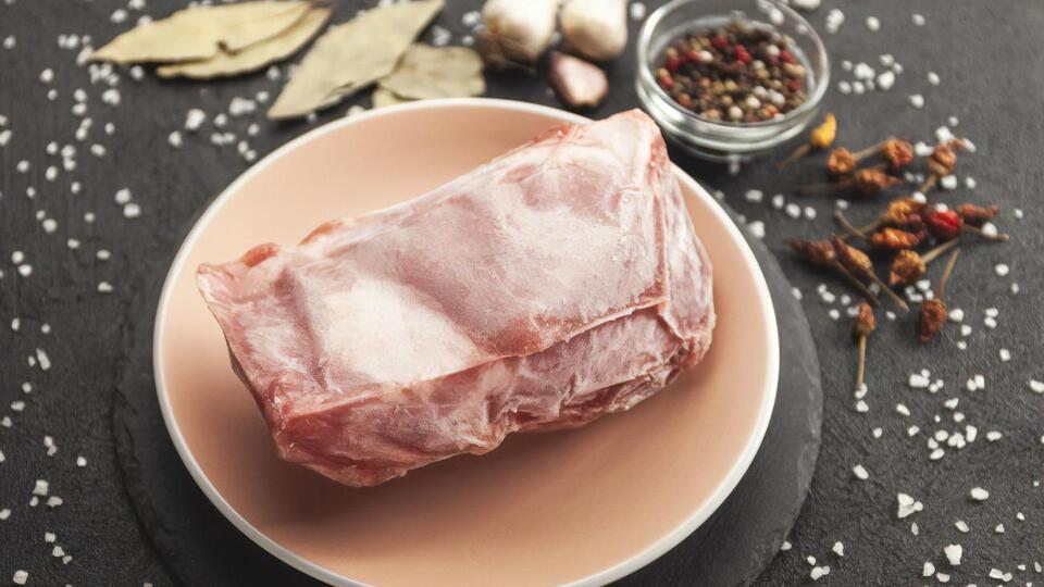 При правильной разморозке мясо сохраняет лучшие вкусовые качества