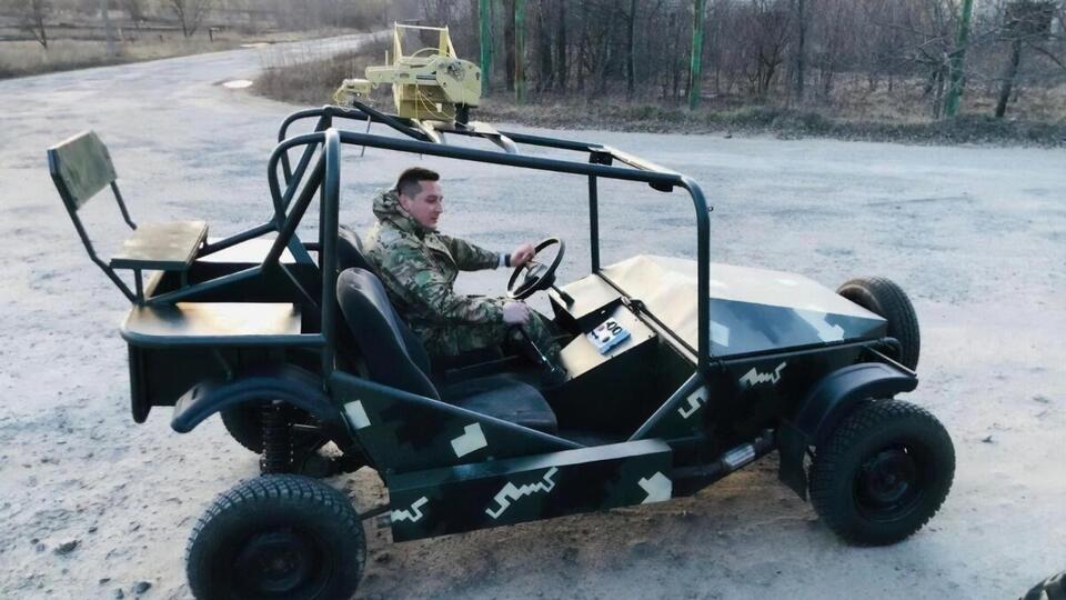 Виготовленням і постачанням баггі займаються активісти, волонтери й представники окремих військових об'єднань
