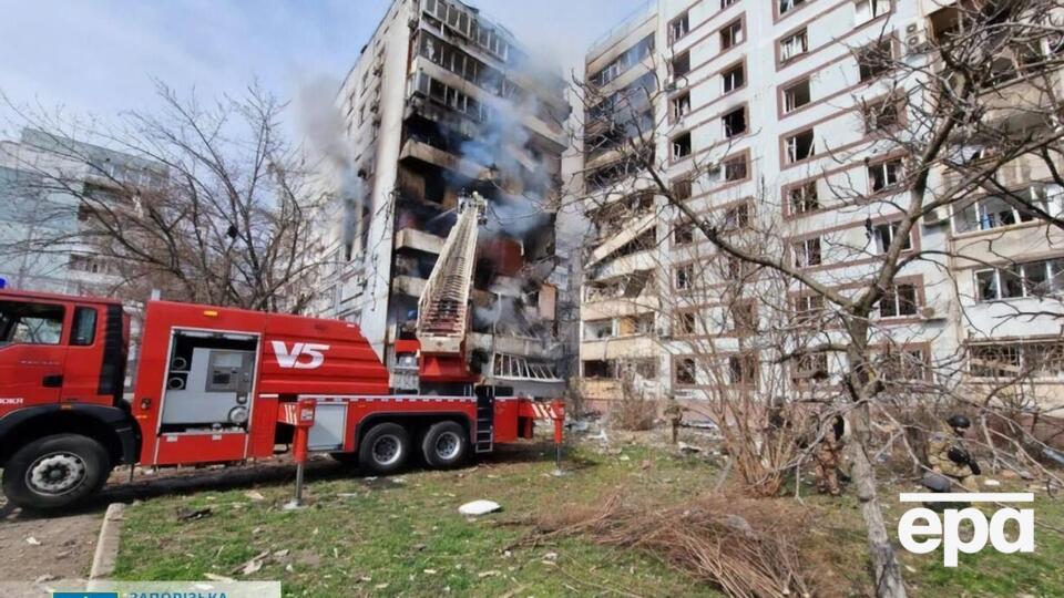 По предварительным данным, российские оккупанты обстреляли жилой сектор Запорожья из дальнобойных РСЗО