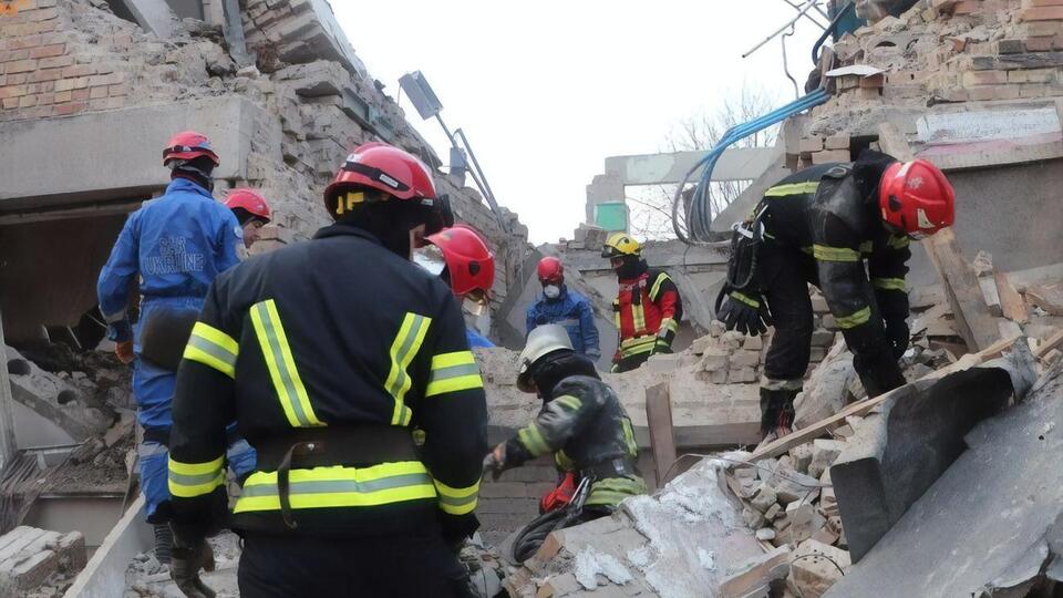 Разбор завалов в Ржищеве продолжается, отметили в ГСЧС