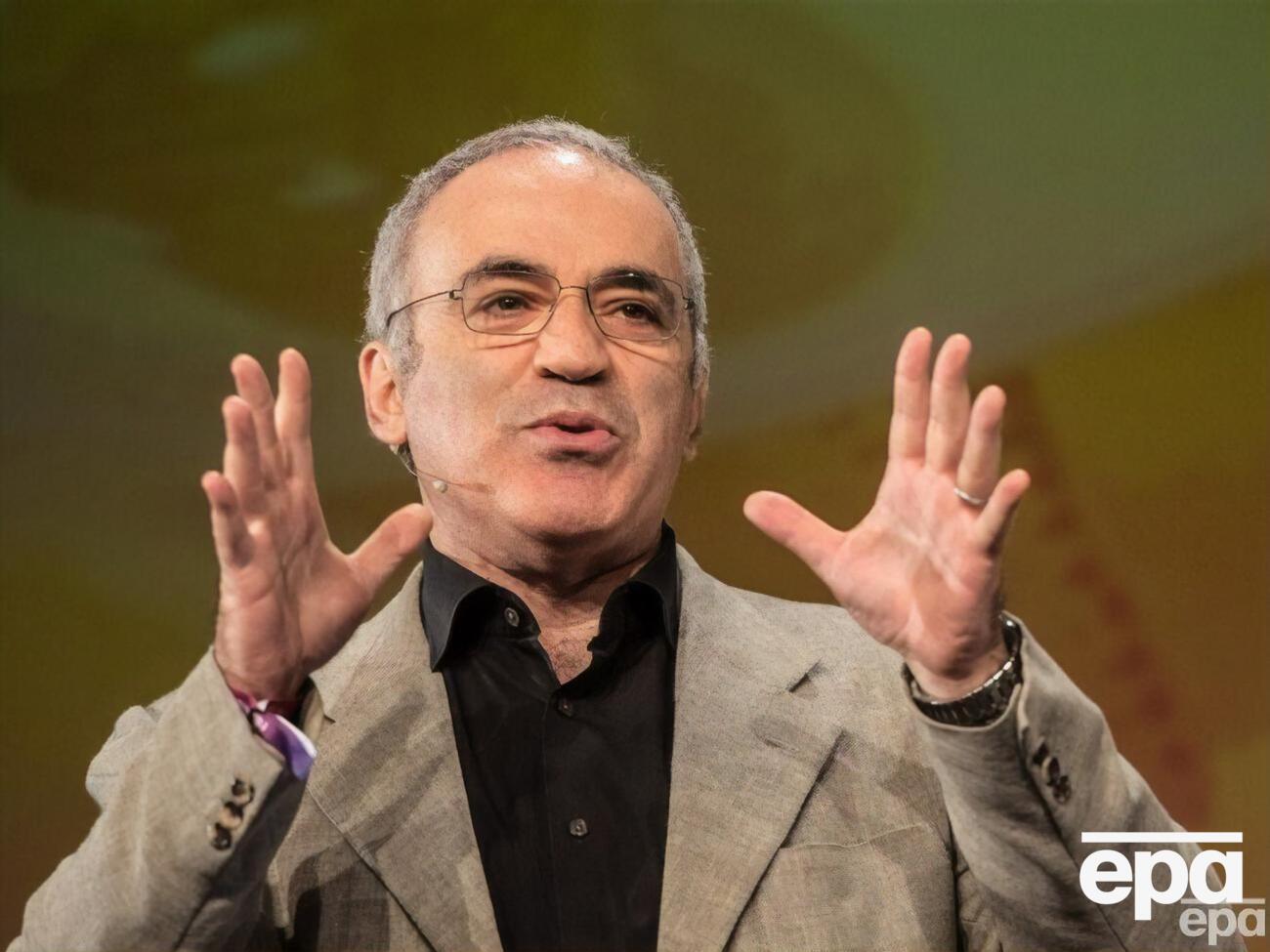 Каспаров: Император Си Цзиньпин нанес королевский визит Пу Тину, губернатору провинции на севере Китая. Си сиял, Путин выглядел слугой