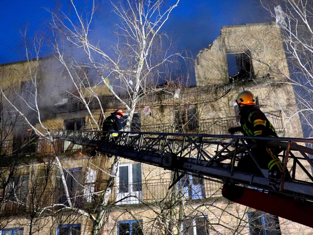 Окупанти вдарили по Ржищеву дронами, рятувальники добу розбирали завали