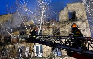 Оккупанты ударили по Ржищеву дронами, спасатели сутки разбирали завалы