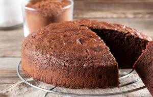 Перед подаванням пиріг можна посипати цукровою пудрою