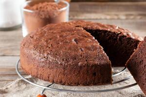 Перед подаванням пиріг можна посипати цукровою пудрою