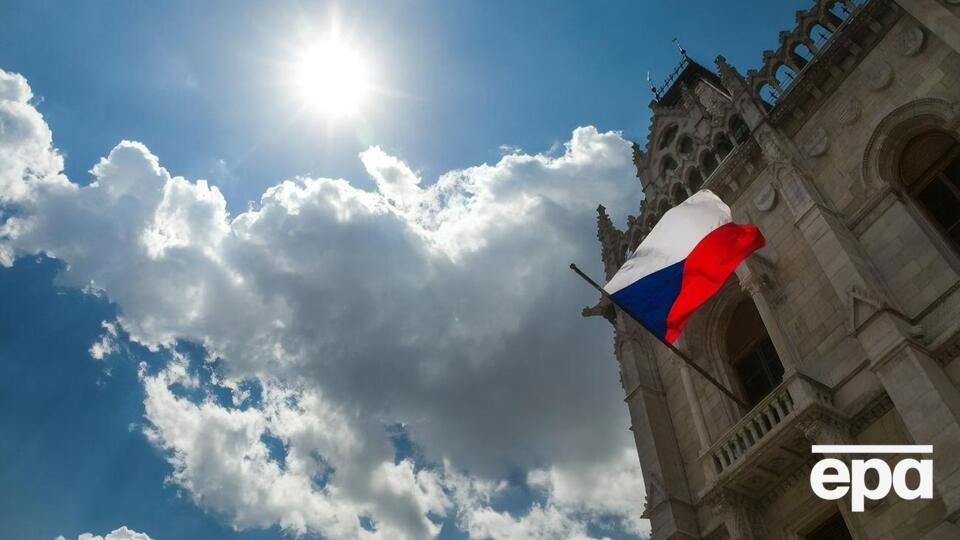 Із 25 жовтня 2022 року Чехія закрила в'їзд у країну громадянам РФ із туристичними шенгенськими візами