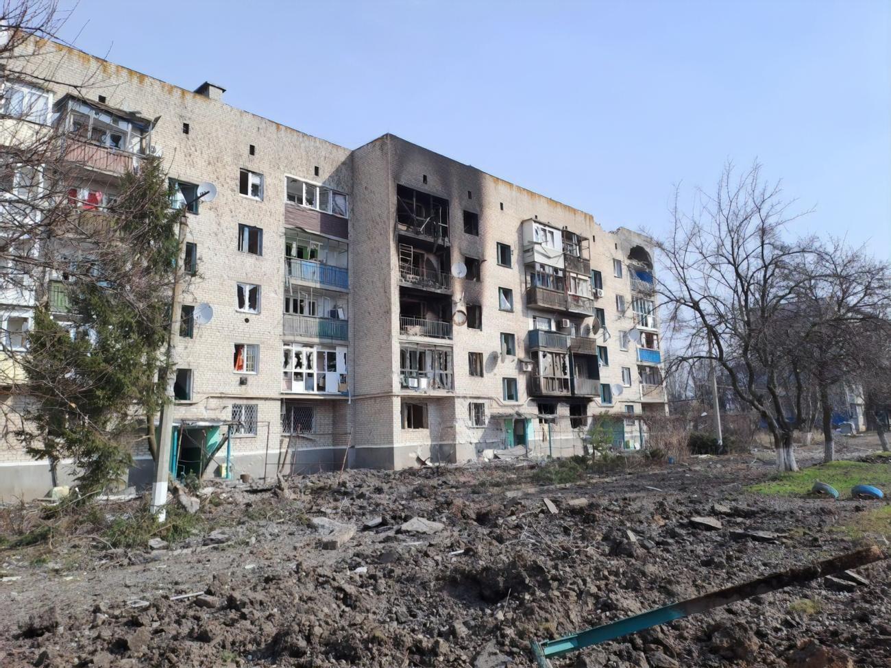 Унаслідок російських обстрілів зруйновано будинки, є загиблі й поранені