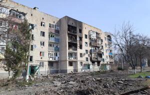 Унаслідок російських обстрілів зруйновано будинки, є загиблі й поранені
